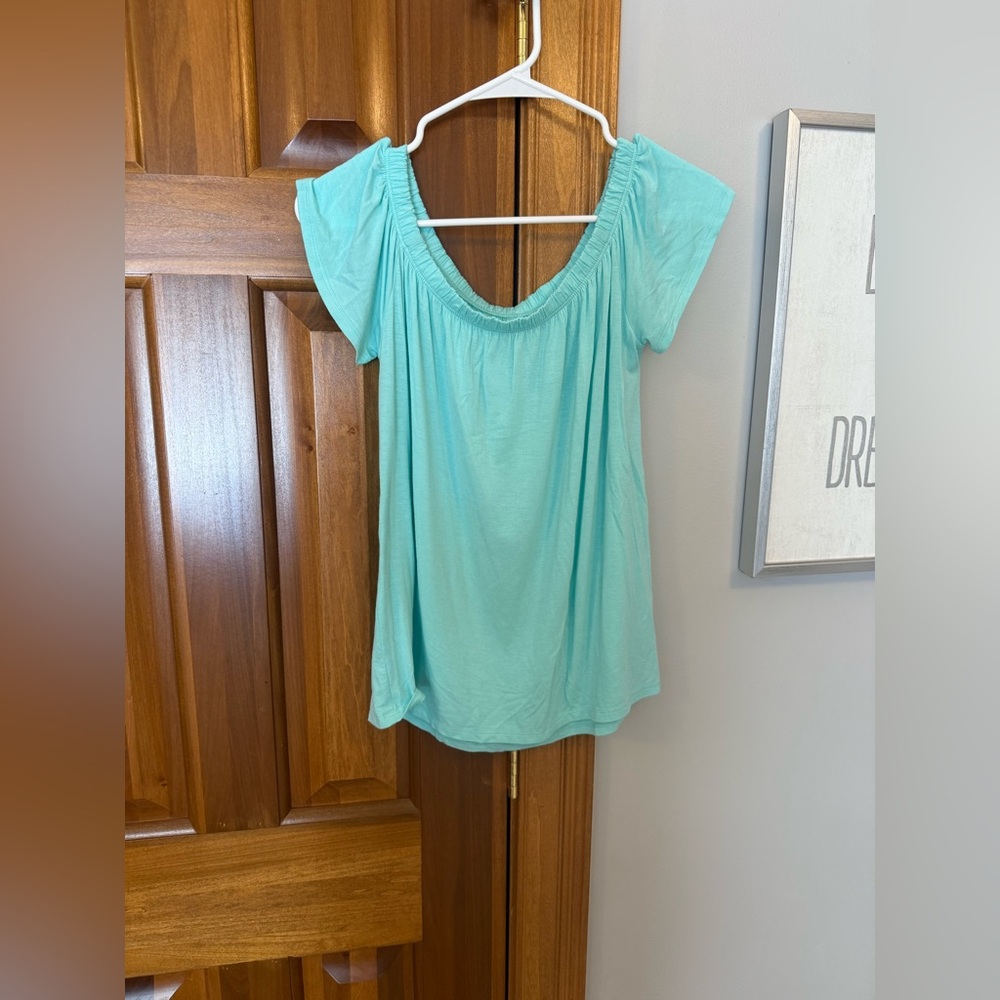 Hollister Off-the-Shoulder Short Sleeve Top